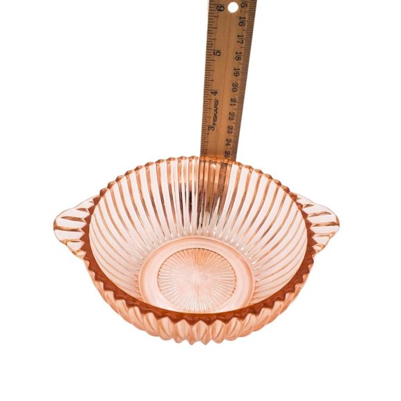 QUEEN MARY PINK Depression BOWL TWO HANDLE, LUG SOUP ANCHOR HOCKING GLASS 5⅜ Dia - Picture 4 of 5